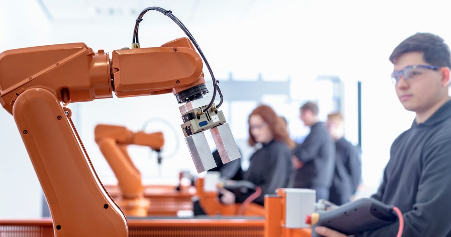 Smart Factories Welcome the Wave of Industry 4.0